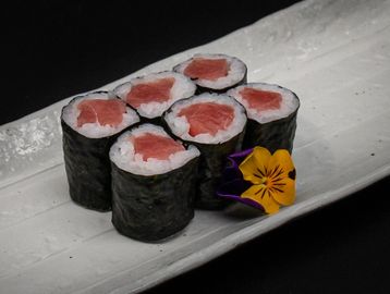 Tuna Roll *